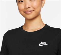 Nike Sportwear Kadın Kulübü Tişört DN2393-010